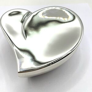 Jewlery Box Trinket Silver  Safekeeper™ Silvertone Sculpted  Heart ❤️ Box